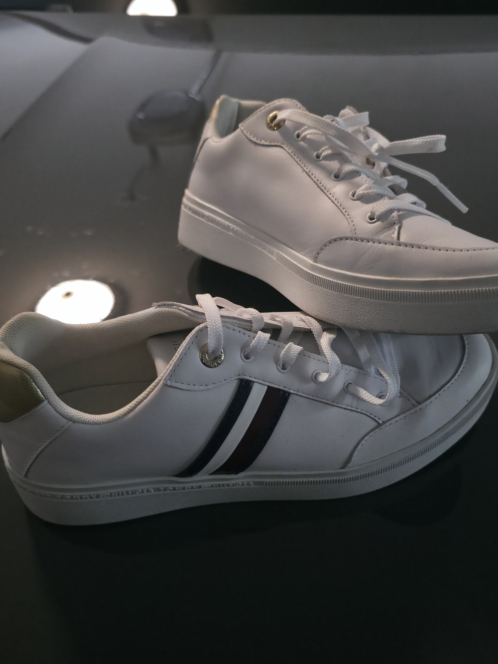 Tommy Hilfiger White Low-Top Stripe Casual Sneakers